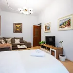 Tirana Center Apartment - Zogu I Boulevard